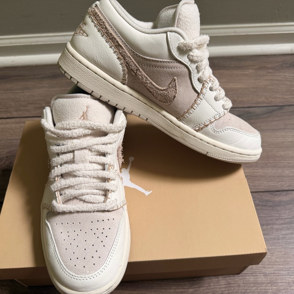 Nike Women's Low-Top Sneakers in Cream and Blush